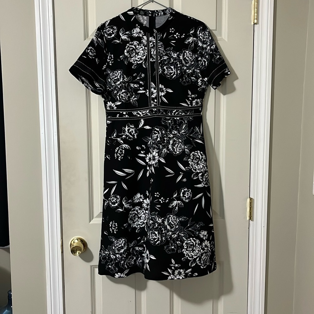 LAST CHANCE!!! HOMEYEE DRESS black & white floral - size 10 - back zip washable